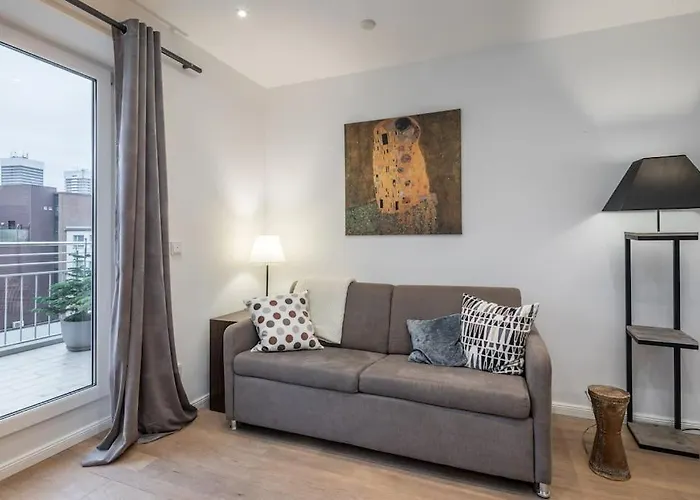 Apartament Charming Close To Heart Of
